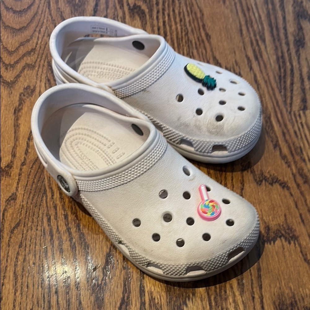 Kids Light Pink Crocs with Jibbitz size J 1